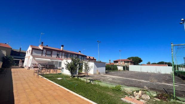 Historias inolvidables patio de la residencia de ancianos